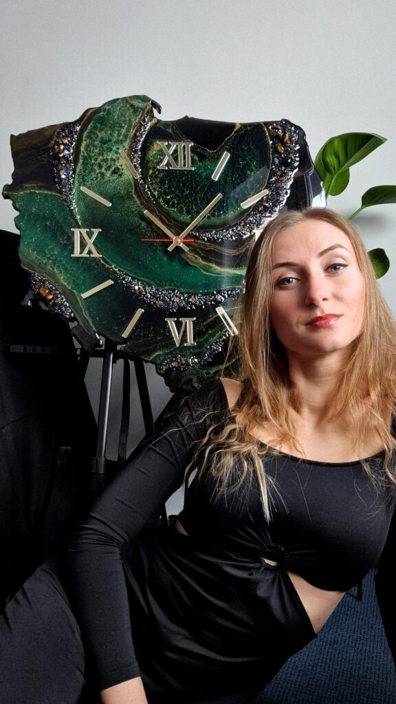 zegar żywica polska czarny zielony złoty godło