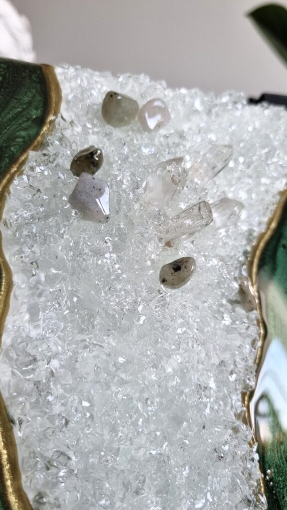 obraz z żywicy geoda zielony