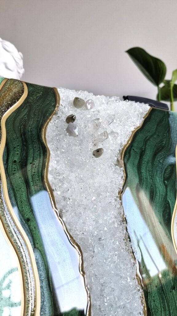 obraz z żywicy geoda zielony