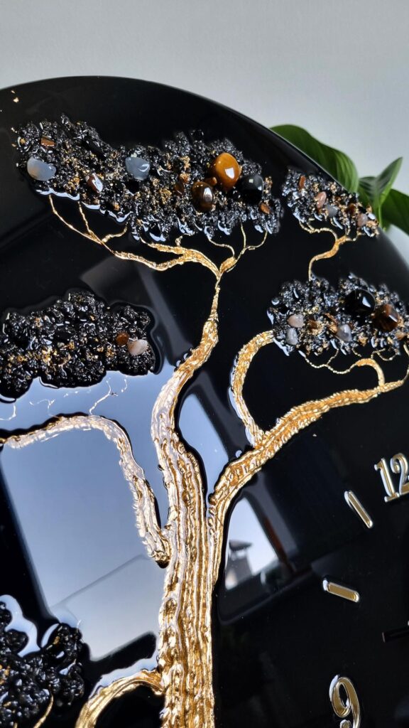 zegar ścienny z żywicy drzewo życia czarny ze złotem