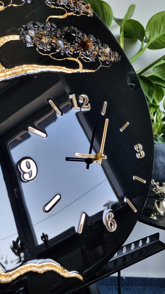 zegar ścienny z żywicy drzewo życia czarny ze złotem