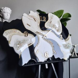 Zegar ścienny Geoda z żywicy czarno biały ze złotem