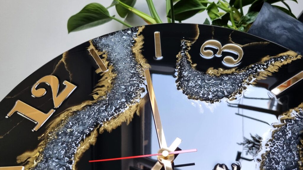 Zegar z żywicy da resin art czarno złoty