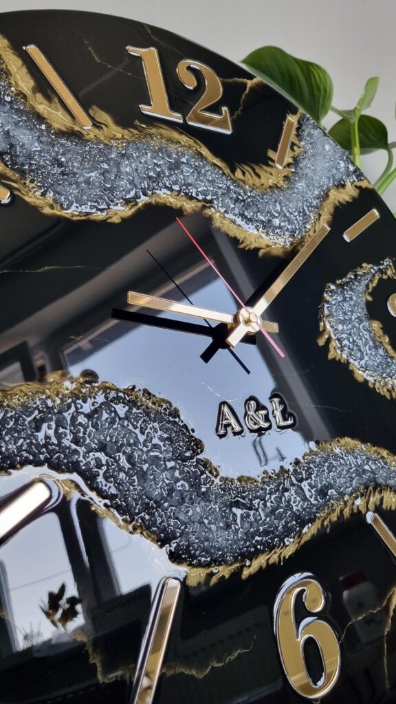 Zegar z żywicy da resin art czarno złoty