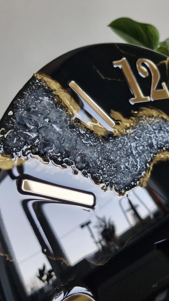 Zegar z żywicy da resin art czarno złoty