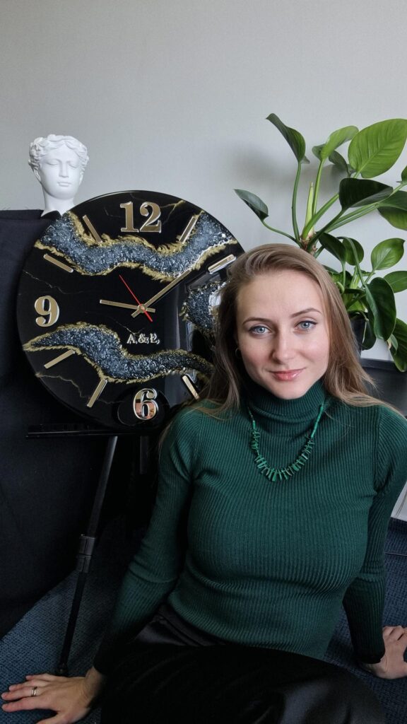 Zegar z żywicy da resin art czarno złoty