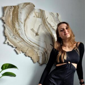 zegar ścienny z żywicy Polska beżowy złoto