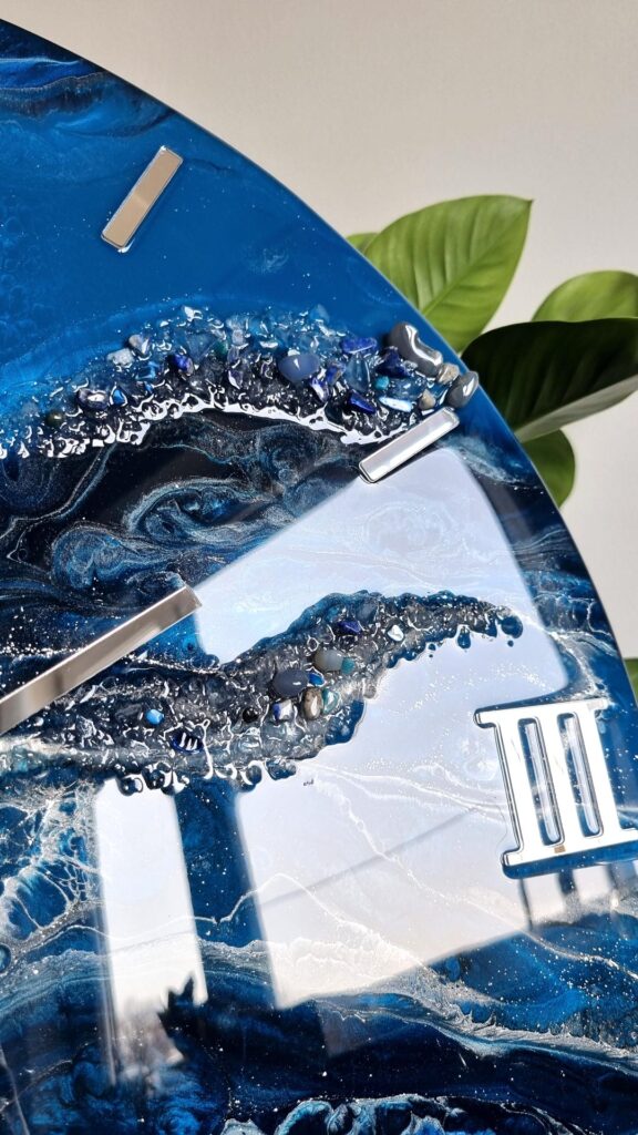 zegar ścienny z żywicy niebieski błękitny