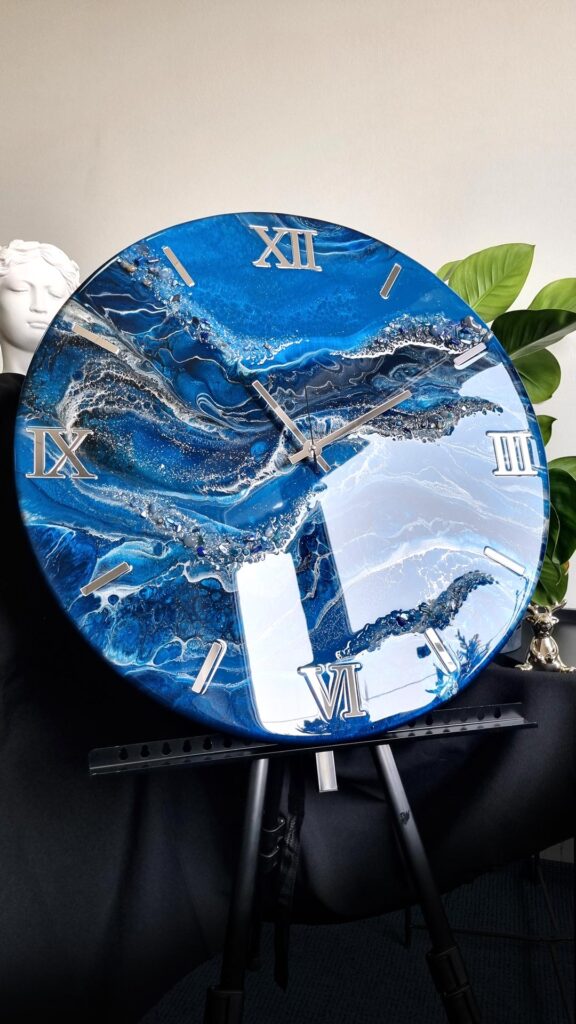 zegar ścienny z żywicy niebieski błękitny