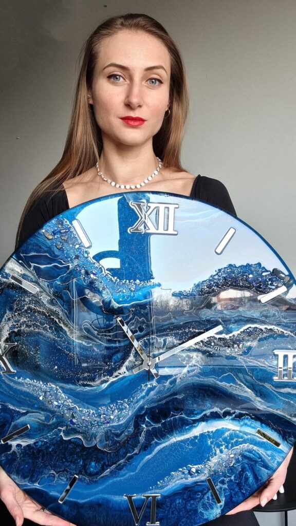 zegar ścienny z żywicy niebieski błękitny