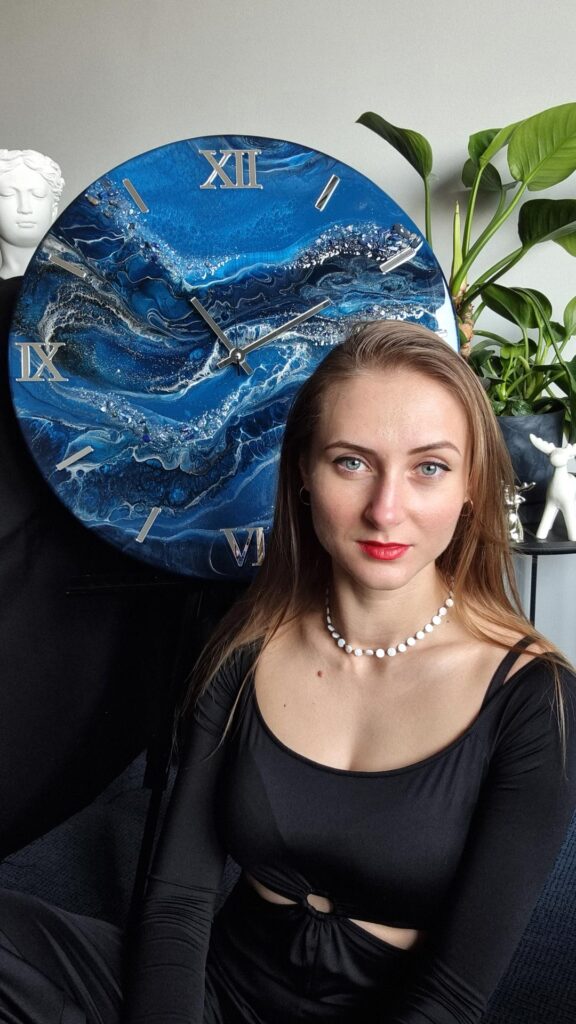 zegar ścienny z żywicy niebieski błękitny