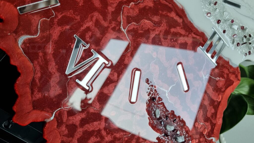 zegar ścienny z żywicy polska biało czerwony