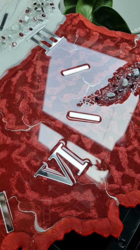 zegar ścienny z żywicy polska biało czerwony