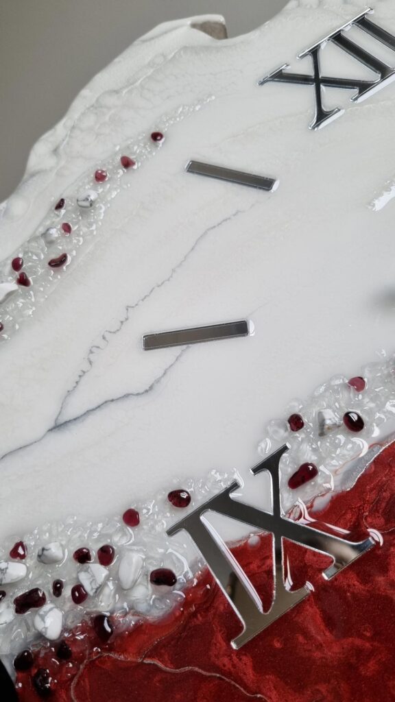 zegar ścienny z żywicy polska biało czerwony