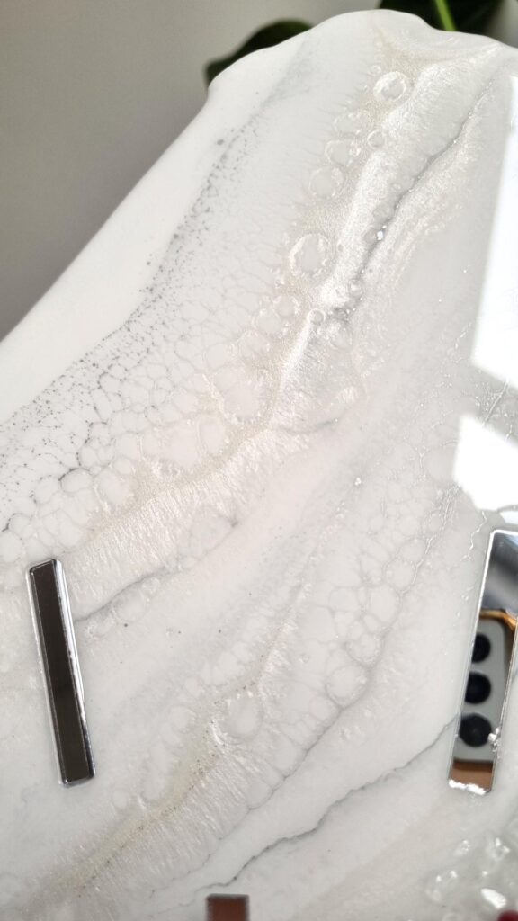 zegar ścienny z żywicy polska biało czerwony