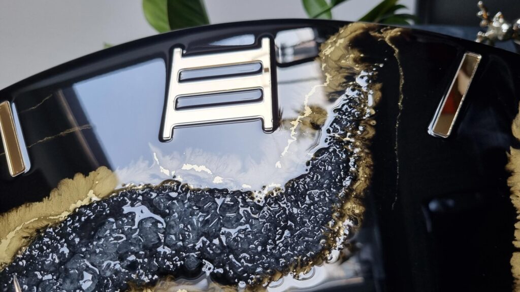 Zegar z żywicy da resin art czarno złoty LED taśma RGB