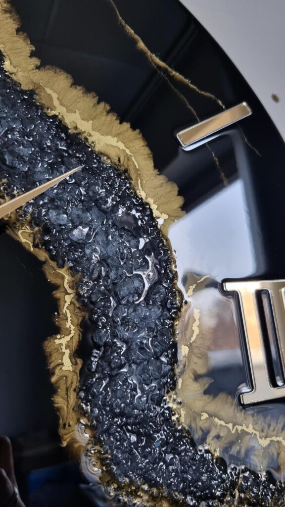 Zegar z żywicy da resin art czarno złoty LED taśma RGB