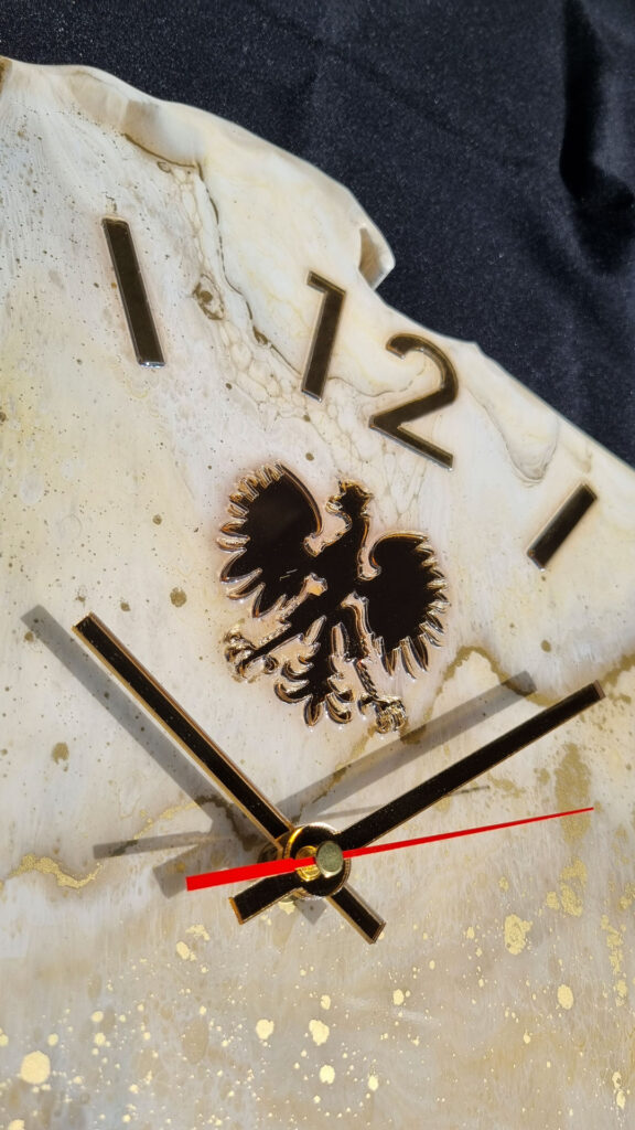 zegar ścienny z żywicy Polska godło czerwony czarny złoto