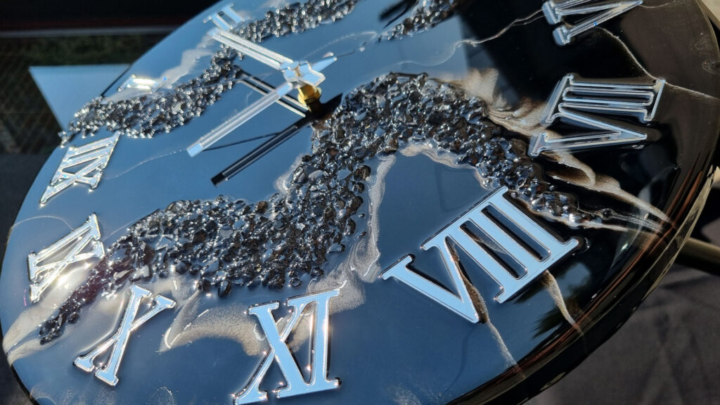 zegar ścienny z żywicy premium prestige silver